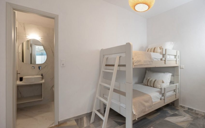 Artemida Paros 3